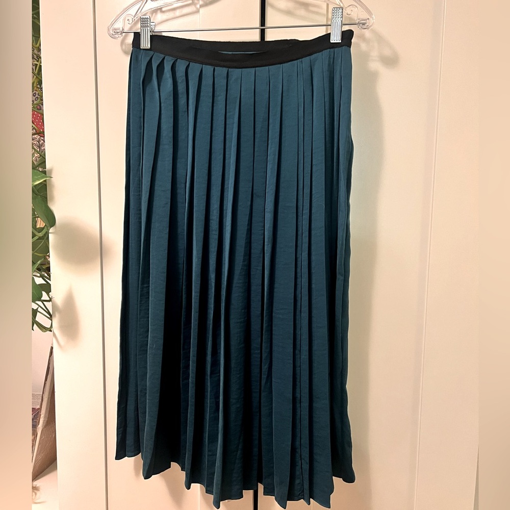 Teal pleated skirt